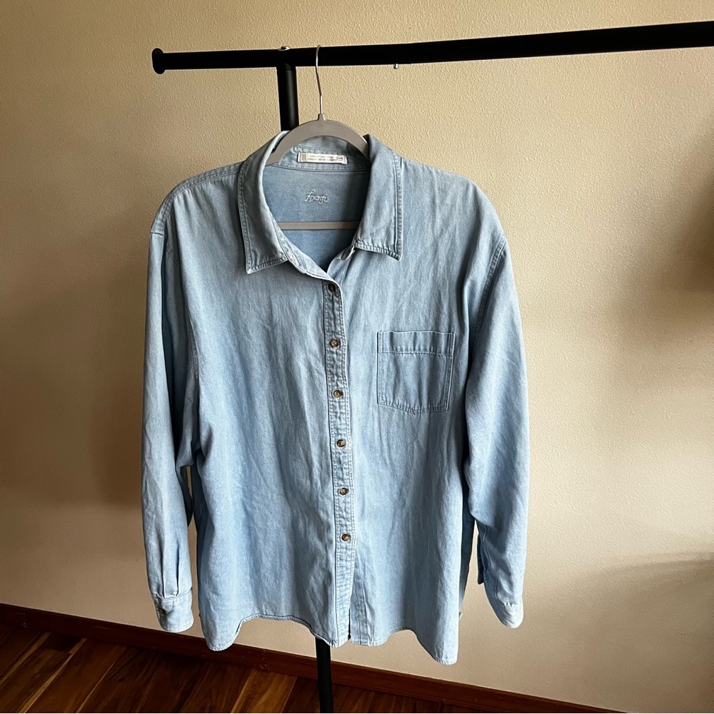 Foxcroft Light Wash Denim Button Front Shirt 24W
